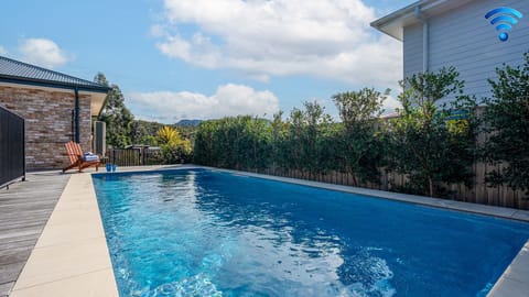 Holiday Cescent | Fully fenced Pool