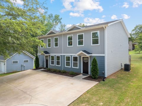 This is the full duplex listing - 2 side-by-side units