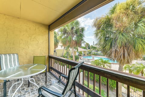 Sarasota Vacation Rental | 1BR | 1BA | Stairs Required | 780 Sq Ft