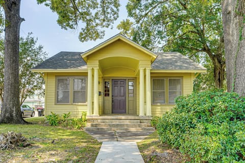 Lafayette Vacation Rental | 2BR | 1BA | 1,000 Sq Ft | 4 Steps to Enter