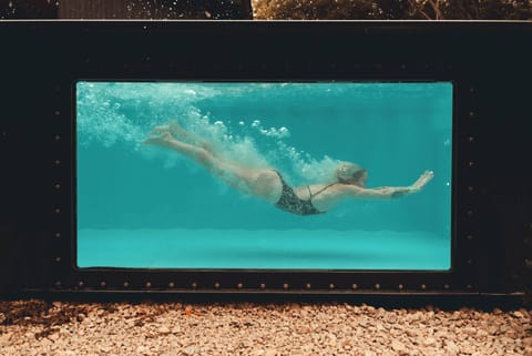 The glass window on that pool have it all...😍❤️ prefect for your instagram pictures...