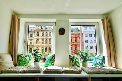 Alte Fassaden & moderner Ausgehcharme? Das kann nur das Belgische Viertel in Köln sein, in dessen Zentrum Deine Wohnung liegt!