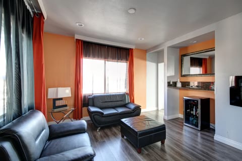 Room, 1 Queen Bed | Living area | TV
