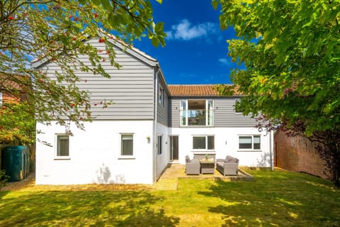 Sea Peeks, Brancaster: Detached and private rear garden