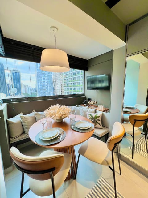 Deluxe Studio | Dining