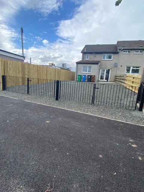 Large Private Back garden with Parking