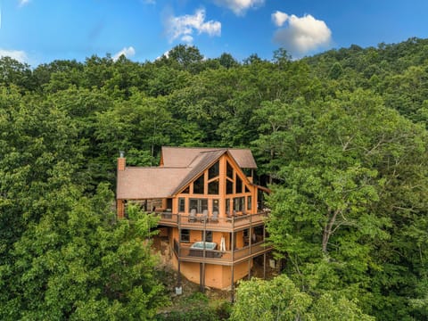 Escape to a secluded luxury cabin w/ hot tub, decks, game room & more.