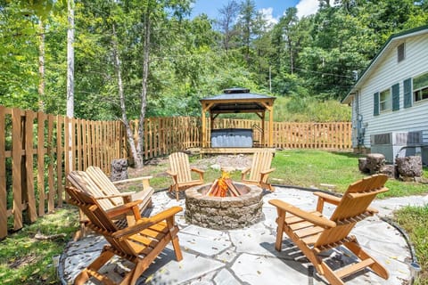 Cedarwood's crackling firepit