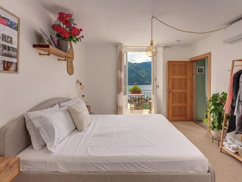 Deluxe Double Room, Balcony, Lake View | Free WiFi