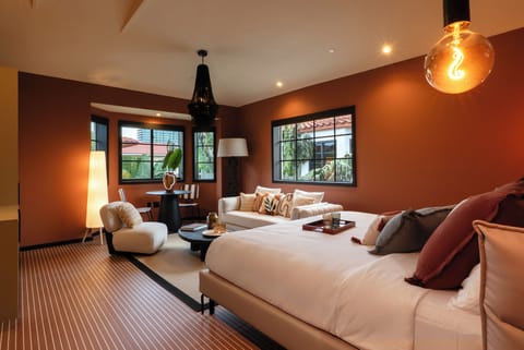 Junior Suite | Premium bedding, minibar, in-room safe, blackout drapes