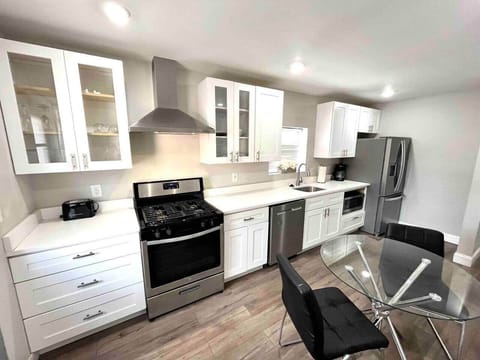 Full big new kitchen with oven and hood, dishwasher,microwave and 36 inch refrigerator.
Glass table and chairs.