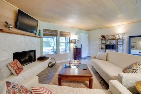 Winnsboro Vacation Rental | 2BR | 2BA | 1,000 Sq Ft | Threshold Step Required