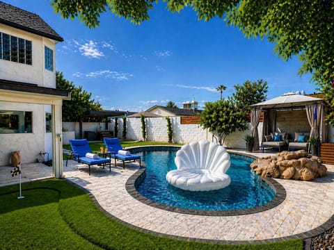 Resort-Style Backyard – Pool, Putting Green & Private Cabana