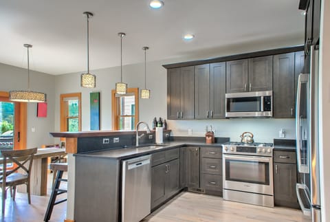 Fully Equipped Kitchen features a Gas Range