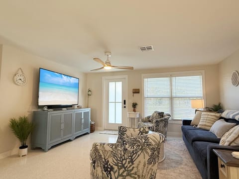 Coastal Chic 2BR – Modern Stay Near Manasota Key (4225)
