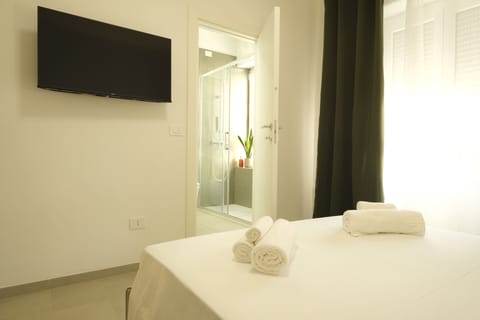 Deluxe Double Room, 1 Queen Bed, Private Bathroom | Desk, laptop workspace, free WiFi