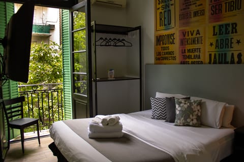 Free WiFi, bed sheets