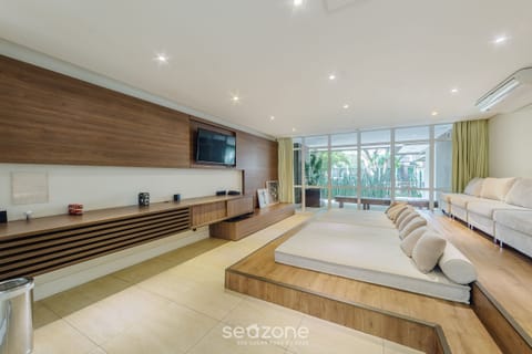 Basic Apartment | Living area