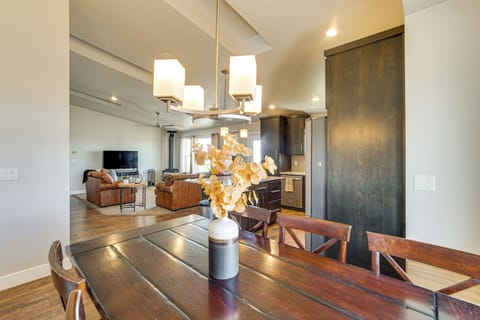 House (6 Bedrooms) | Interior