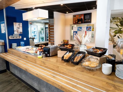 Daily buffet breakfast (EUR 9.95 per person)