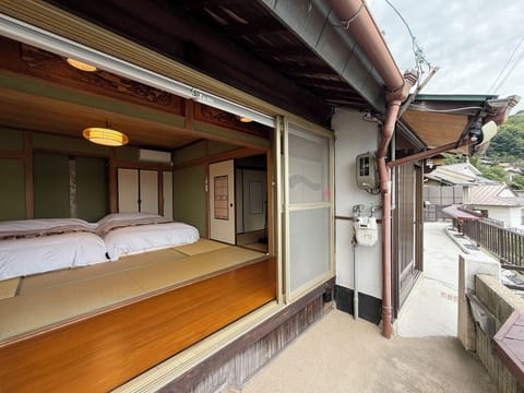 Panoramic House, Balcony, Hill View | Iron/ironing board, WiFi (free), bed sheets