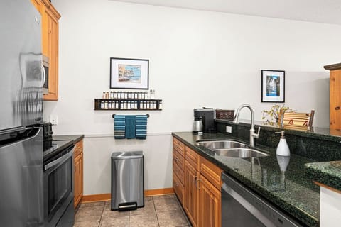 Kitchen - Nice spice rack of spices and Keurig Duo coffee maker 12 cup/or pods