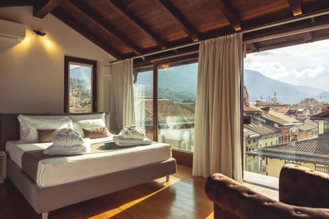 Junior Suite Deluxe | Desk, laptop workspace, free WiFi