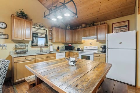 a9cd0af8-883c-4100-8348-1a89eab6130e