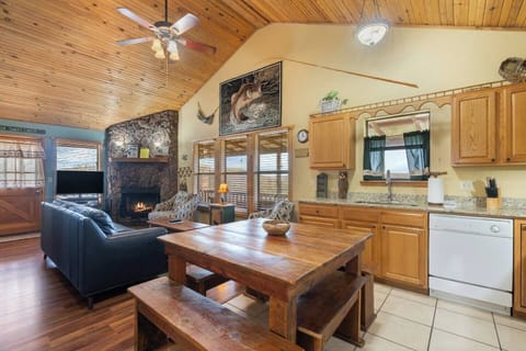 14256de1-b595-41ee-9bb1-e2dee916358f