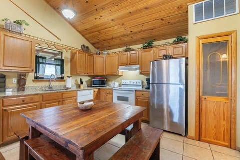 f61c0ae9-4867-49d9-93a7-35d39c3096a3