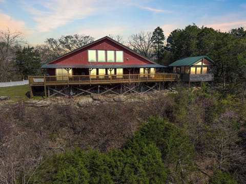 Welcome to Eagle's Roost Lodge! This gorgeous home is nestled on top of a bluff overlooking the White River and Inspiration Valley!