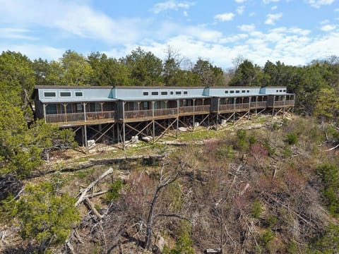 e8022324-8b73-44b7-b821-8e4540520d1b