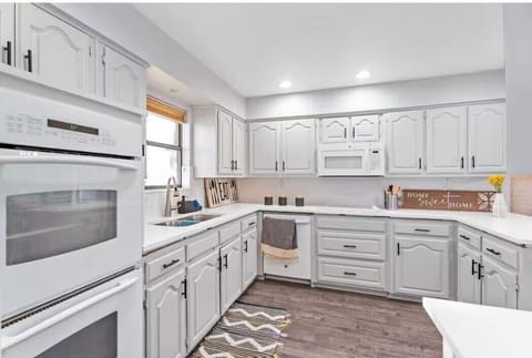 Cook, sip, repeat in this full kitchen