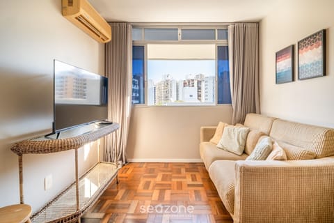 Basic Apartment | Living area | TV