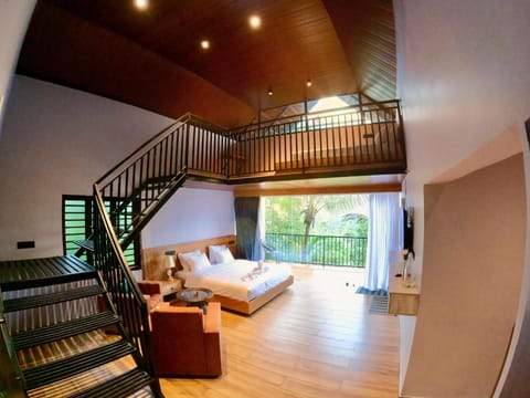 Duplex, Hill View | Desk, laptop workspace, soundproofing, free WiFi