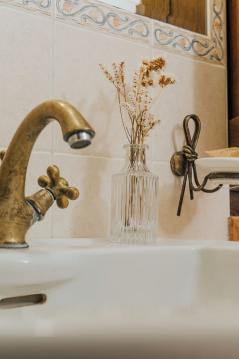 Standard Double Room, Patio | Bathroom