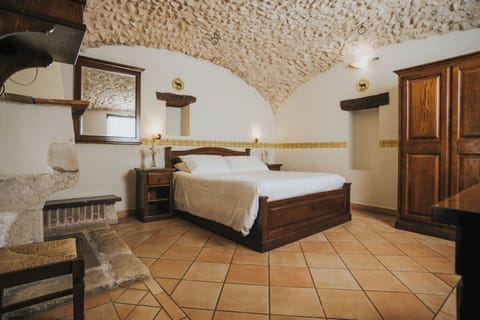 Standard Double Room, Patio | Minibar, in-room safe, travel crib, free WiFi