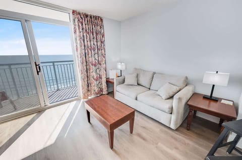 Living Room with Stunning Views☀️