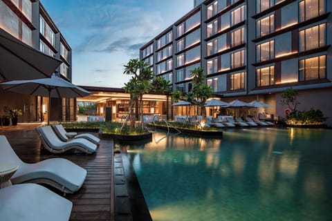 2 outdoor pools