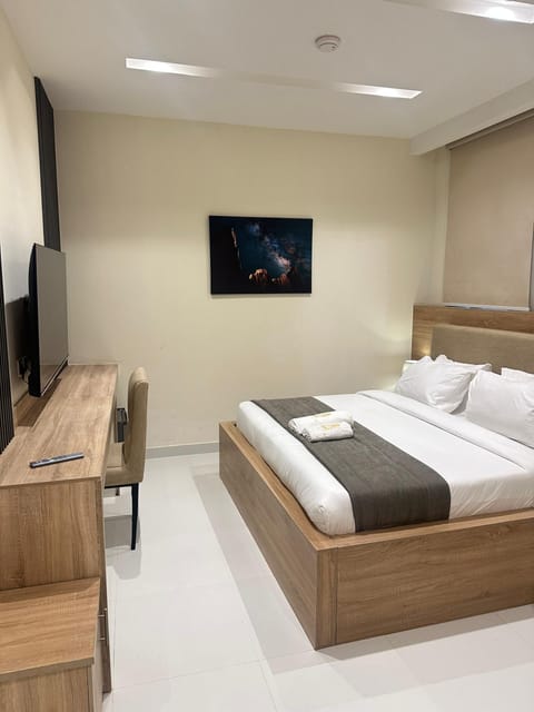 Classic Room | In-room safe, soundproofing, iron/ironing board, free WiFi