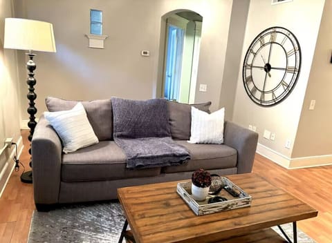 Perfect Happy vibes, bright space, clean surfaces.spot to relax after exploring.