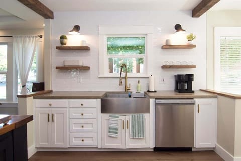 Kitchen - concrete countertops