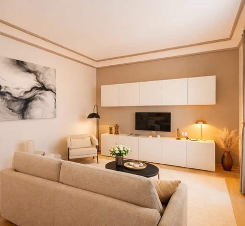 Cozy Living Space in the Heart of Paris 8th
