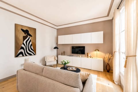 Cozy Living Space in the Heart of Paris 8th
