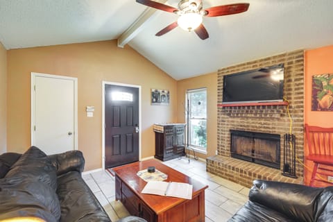 Arlington Vacation Rental | 2BR | 2BA | 1,100 Sq Ft | 1 Step to Enter