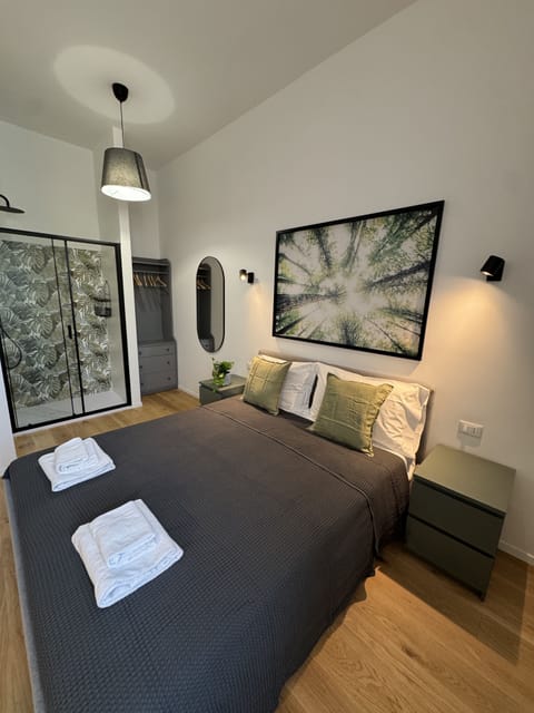 In-room safe, soundproofing, iron/ironing board, free WiFi