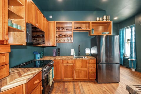 Apartment, 1 King Bed, Kitchen (Timeless on Main 2) | Private kitchen | Fridge, microwave, oven, stovetop