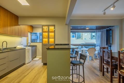 Basic Apartment | Dining
