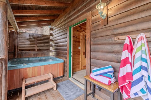 Indoor spa tub