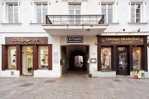 Enter through this arc.
